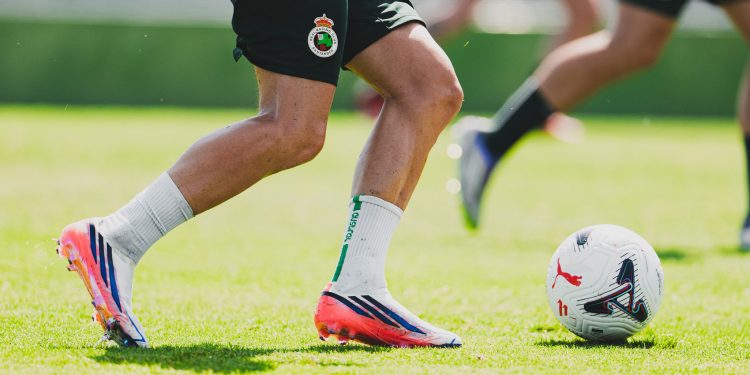 El Racing arranca la pretemporada con 26 futbolistas y un estreno marcado por la cantera