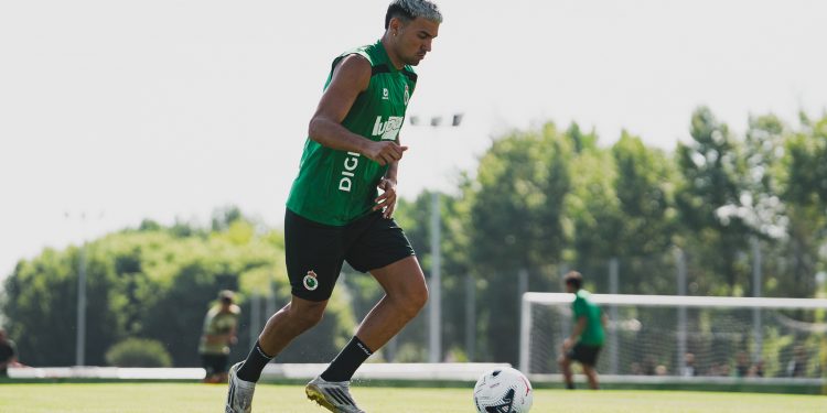 El Racing arranca la pretemporada con 26 futbolistas y un estreno marcado por la cantera