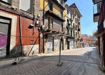 IU alerta de que el derrumbe parcial de un tejado en el Cabildo de Arriba evidencia el deterioro del barrio