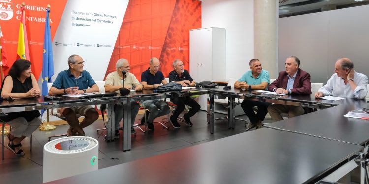 El Gobierno de Cantabria aprobará un convenio con Argoños para prestar asistencia técnica, jurídica y económica en la ejecución de las sentencias de derribo