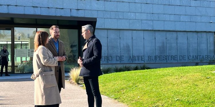 Zuloaga: “El PP tiene abandonado el Centro de Arte Rupestre de Cantabria: no hay exposiciones y solo lo utiliza como taquilla”