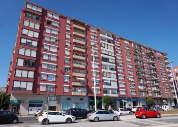 Un conductor ebrio choca contra la policía y se da a la fuga