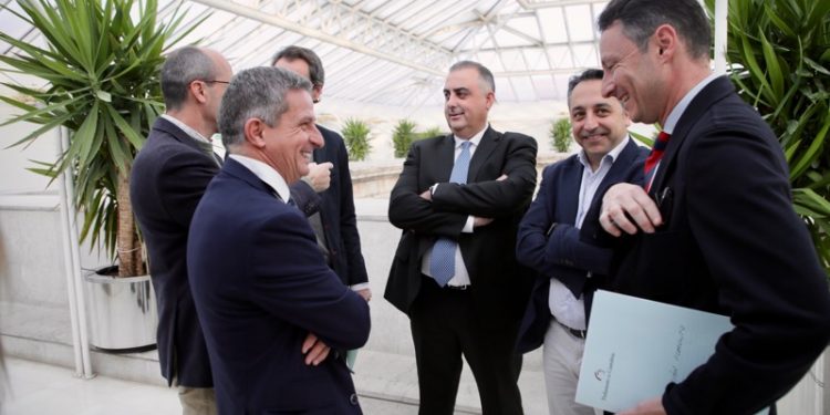 El Gobierno propone modificar la ley del suelo para facilitar el desarrollo de los ayuntamientos «con una legislación simple, clara y adaptada a las necesidades de la región»