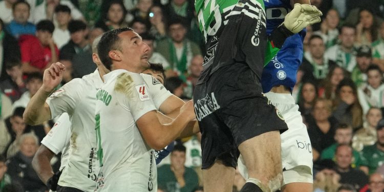 Empate en el derbi norteño entre Racing y Oviedo