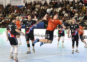 BM Torrelavega se enfrenta este domingo a Ademar de León