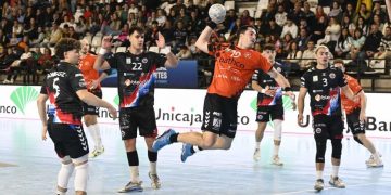 BM Torrelavega se enfrenta este domingo a Ademar de León