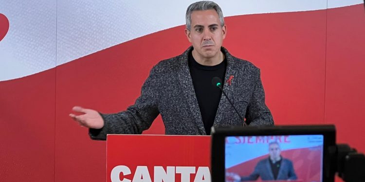Zuloaga exige al Gobierno que «cuando vaya a Europa se dedique a defender los intereses de Cantabria y no los del PP»