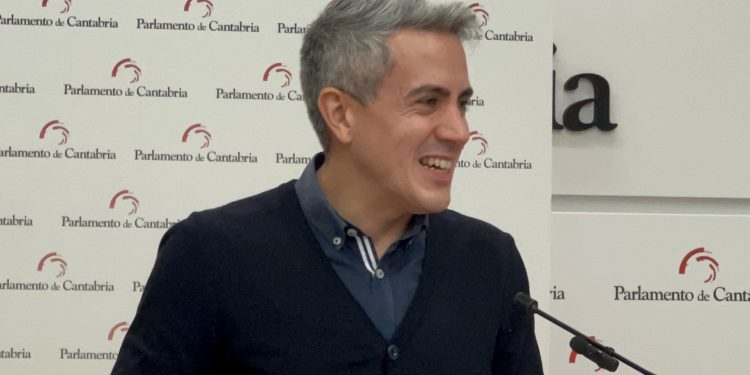 “Mientras la derecha insulta, descalifica y señala, los socialistas continuaremos haciendo lo que mejor sabemos hacer: gobernar con propuestas” dice el PSOE