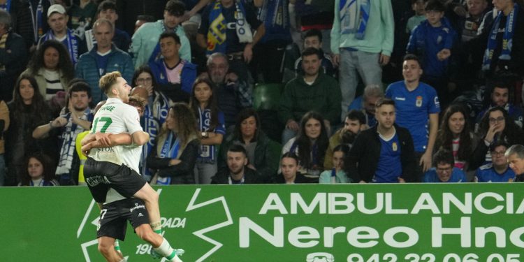 Empate en el derbi norteño entre Racing y Oviedo