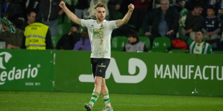 Empate en el derbi norteño entre Racing y Oviedo