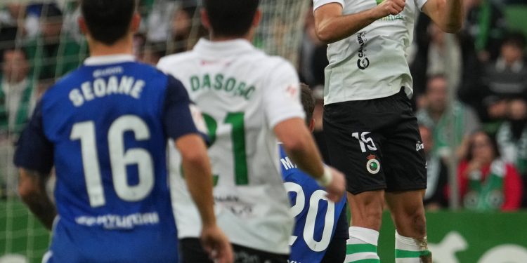 Empate en el derbi norteño entre Racing y Oviedo