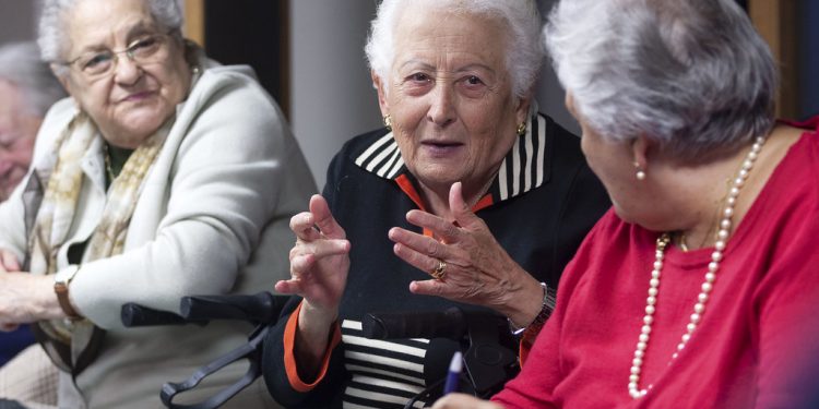 Cerca de 170 mayores reciben el servicio de Teleasistencia en El Astillero