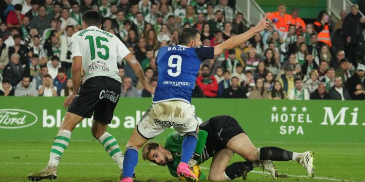 Empate en el derbi norteño entre Racing y Oviedo