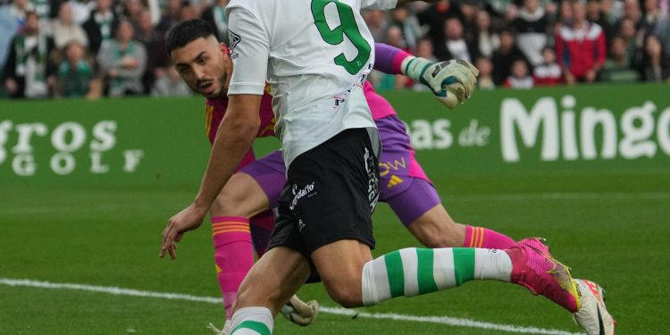 Empate en el derbi norteño entre Racing y Oviedo