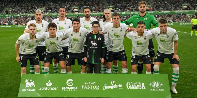 Empate en el derbi norteño entre Racing y Oviedo