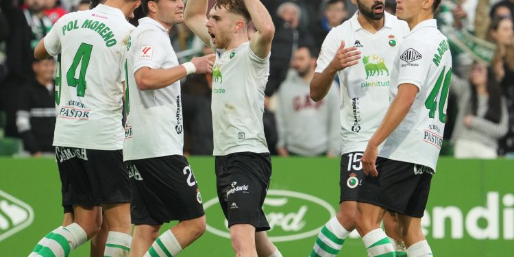 Empate en el derbi norteño entre Racing y Oviedo