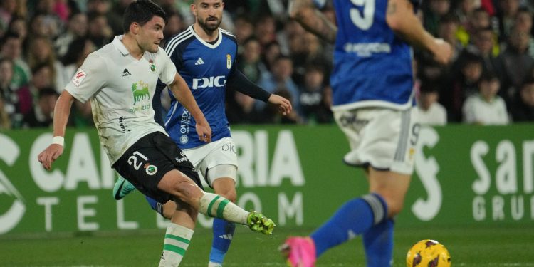 Empate en el derbi norteño entre Racing y Oviedo