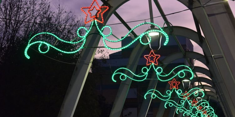 Unas 30.000 luces LED iluminan la Navidad en Piélagos
