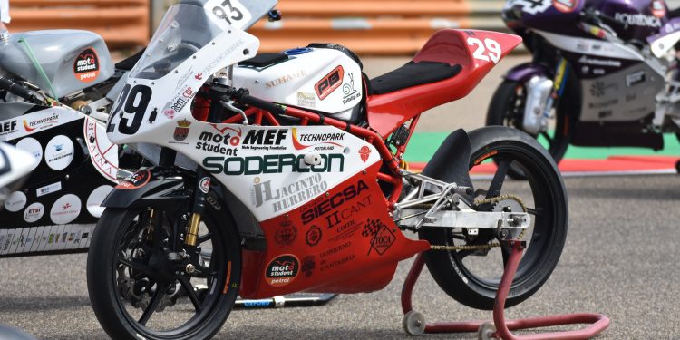 SODERCAN apoya el desarrollo de una motocicleta de competición diseñada por estudiantes de la UC