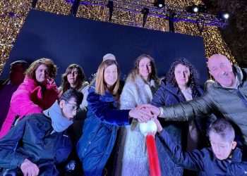 Así ha sido el encendido del árbol de Cartes