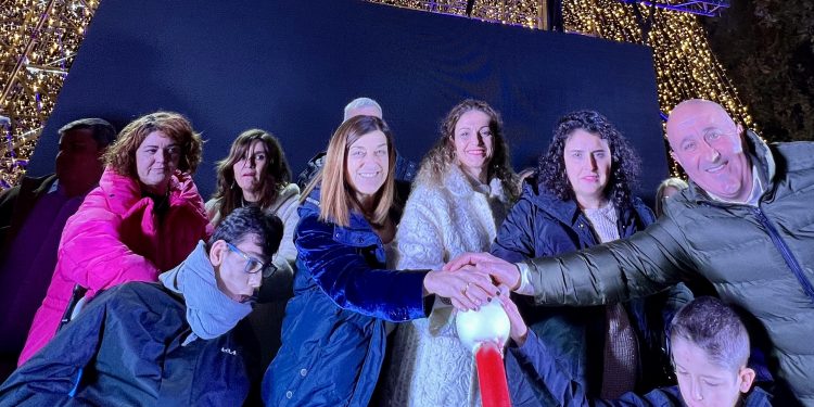 Así ha sido el encendido del árbol de Cartes