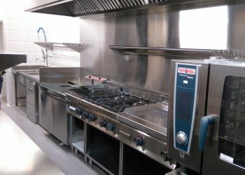 CCOO movilizará a la plantilla del servicio de cocina de Valdecilla por el incumplimiento sistemático de los descansos que estipula el convenio