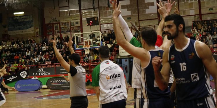 Alega se da un festín