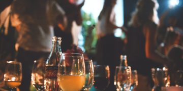 La Policía Local de Santander denuncia cinco casos en viviendas y ocho a hosteleros