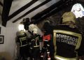 Bomberos del 112 Cantabria controlan incendio en chimenea de Liérganes y realizan labores de saneamiento en el tejado
