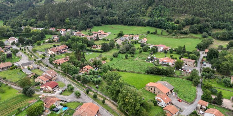 El Gobierno cántabro adjudica la obra del nuevo paseo peatonal de la carretera CA-261 entre La Cavada y el Barrio de Arriba (Riotuerto)