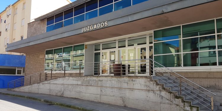 Seis meses de prisión a una mujer que entró en una vivienda para recoger a sus hijos sin el consentimiento de la propietaria