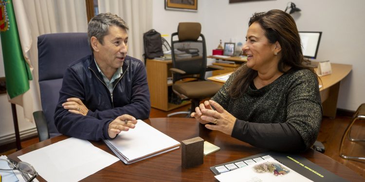 Gobierno y Ayuntamiento de Cabezón de la Sal irán de la mano para planificar y mejorar los servicios sociales del municipio