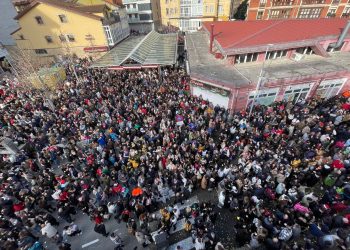 Miles de personas se adelantan a la entrada del año en El Astillero, Camargo y Los Corrales