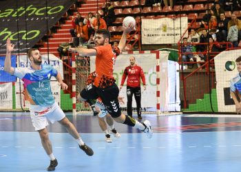 La Marea Naranja ahoga al león