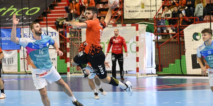 La Marea Naranja ahoga al león