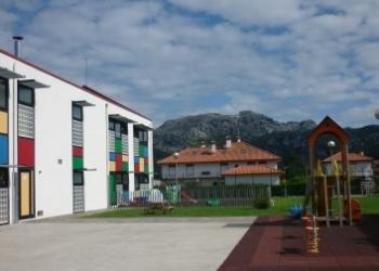 Sergio Silva colaborará con Liendo en la mejora de las instalaciones del colegio público Peregrino Avendaño