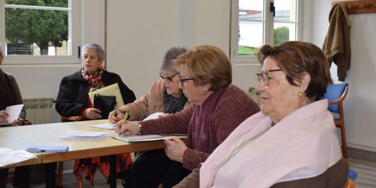 Los participantes del taller de laboratorio de teatro y artes escénicas tienen el reto de habitar poemas escritos por otras mujeres