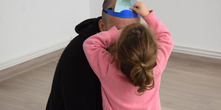 Padres e hijos descubren en Piélagos la importancia del juego en desarrollo de habilidades