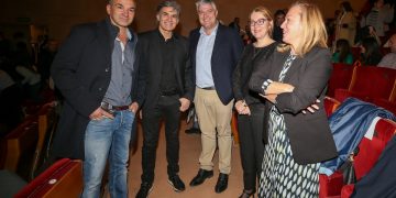 Eva Guillermina Fernández destaca la necesidad de difundir y cuidar nuestro folclore en el estreno del documental ‘Tonadas de taberna’