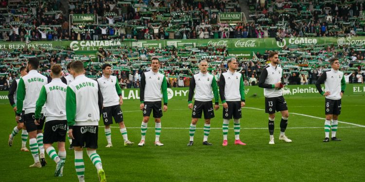 Empate en el derbi norteño entre Racing y Oviedo