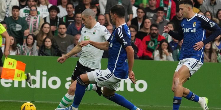 Empate en el derbi norteño entre Racing y Oviedo