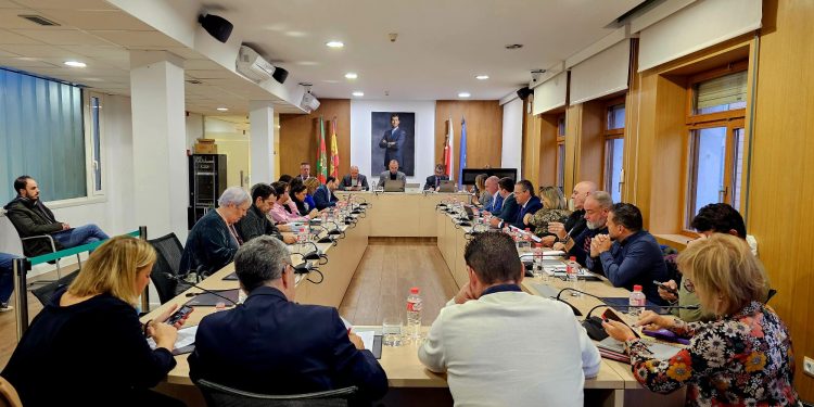 El pleno de Torrelavega rechaza la comisión de investigación de Igualdad