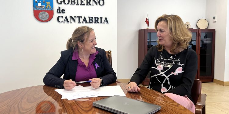 El Gobierno autonómico mantiene el acuerdo con la Federación de Agrupaciones de Folclore para potenciar las actuaciones en las Casas de Cantabria