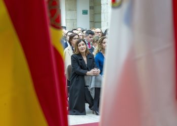 La presidenta del Parlamento cántabro señala la preocupación ciudadana ante los acuerdos de Sánchez