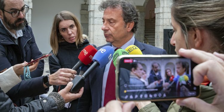 Cantabria exige al Gobierno de España que se sume a la postura de la Unión Europea de modificar la “estricta” protección al lobo