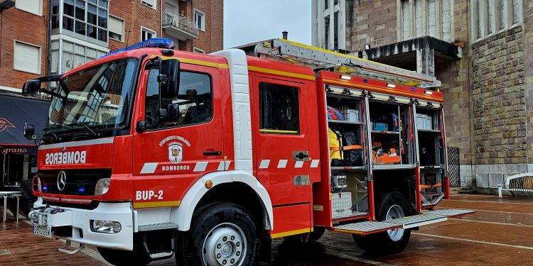 El Ayuntamiento de Torrelavega adquirirá dos barredoras y una autobomba urbana que mejorarán los Servicios de Limpieza Viaria y Bomberos