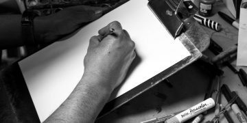 El Ayuntamiento de Torrelavega reparte comic con «contenido pornográfico» que ya ha retirado