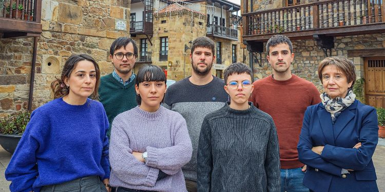 Cantabristas denuncia que, con los eólicos, Buruaga está “regalando nuestra tierra a multinacionales y empresas afines”