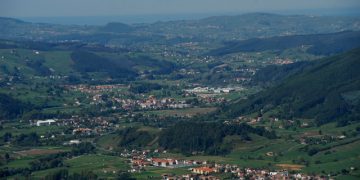 El PSOE de Castañeda denuncia la tala de 40 árboles en la vía verde de Pomaluengo y critica la falta de información del alcalde 