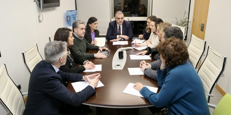 Gobierno de Cantabria y Aqualia buscan fondos europeos para financiar un proyecto conjunto para la mejora eficiencia del ciclo urbano del agua en 47 municipios